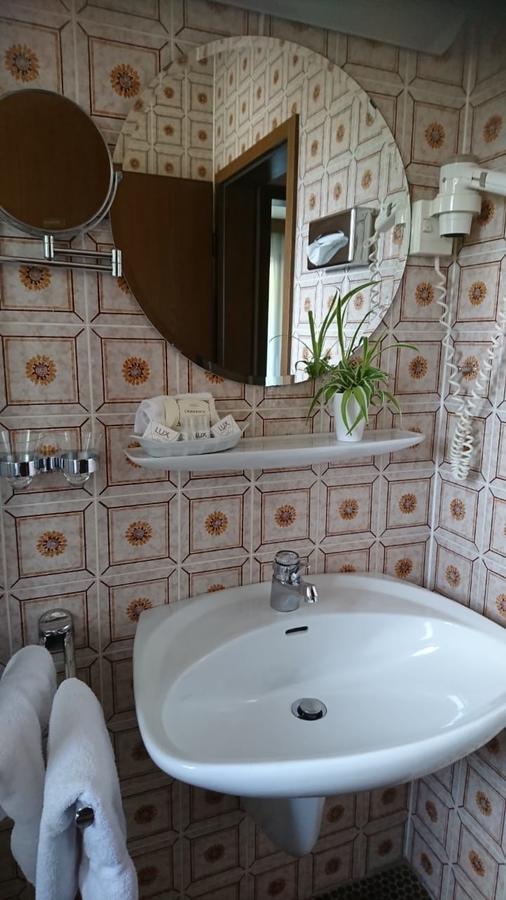Cafe Blaich - Hotel Garni ヘーフェン・アン・デア・エンツ エクステリア 写真